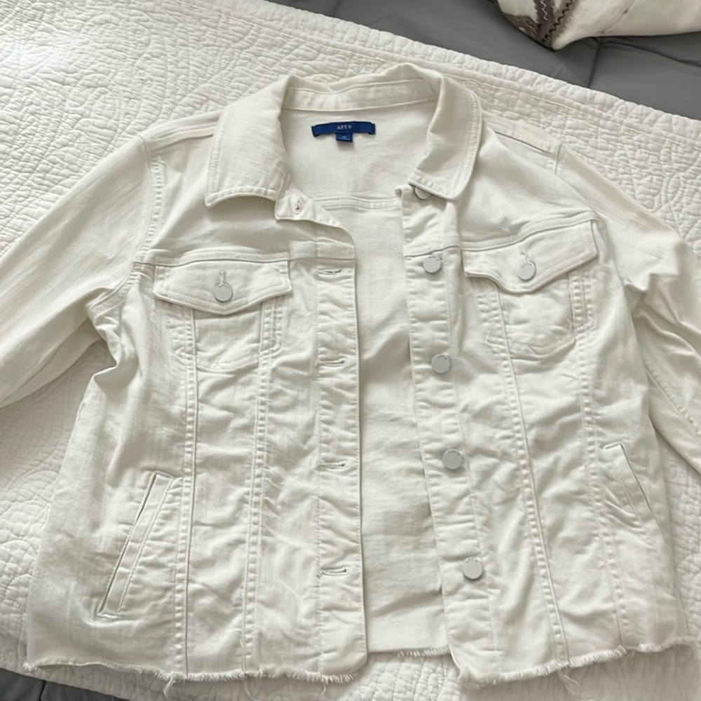 APT.9, White jean jacket, Size medium